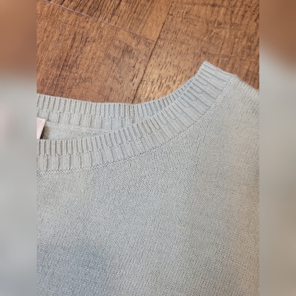 FREE W BUNDLE Cupio high low sweater - Picture 3 of 8